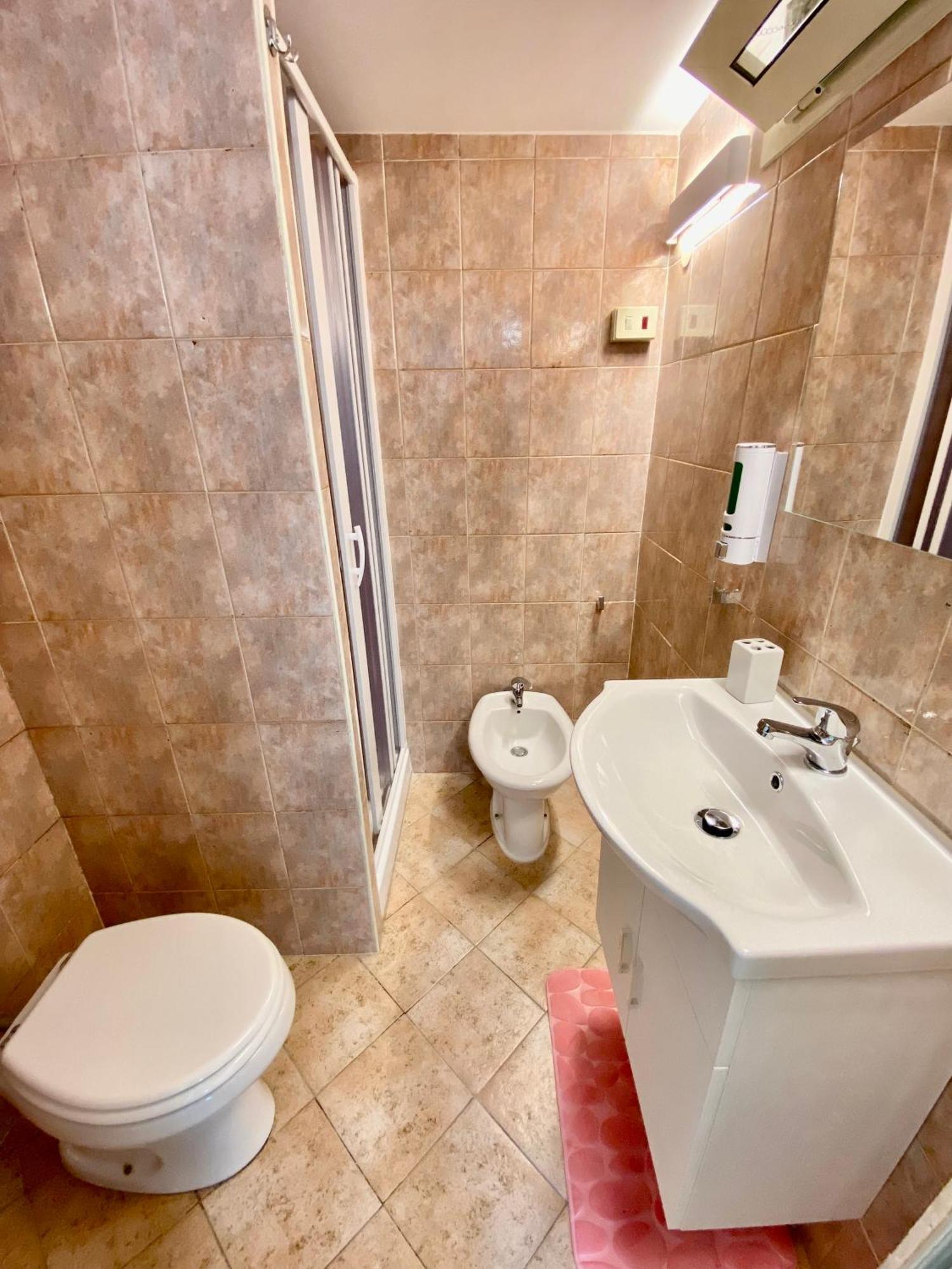 Blu Airport Room Φιουμιτσίνο Εξωτερικό φωτογραφία